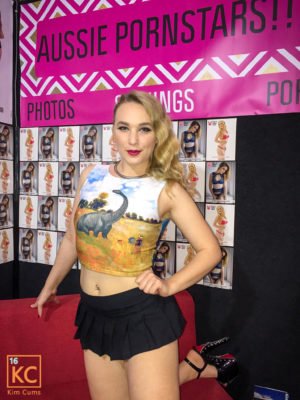 KimCums-The-mange-Outfits-of-Kim-at-Sexpo_073241.jpg