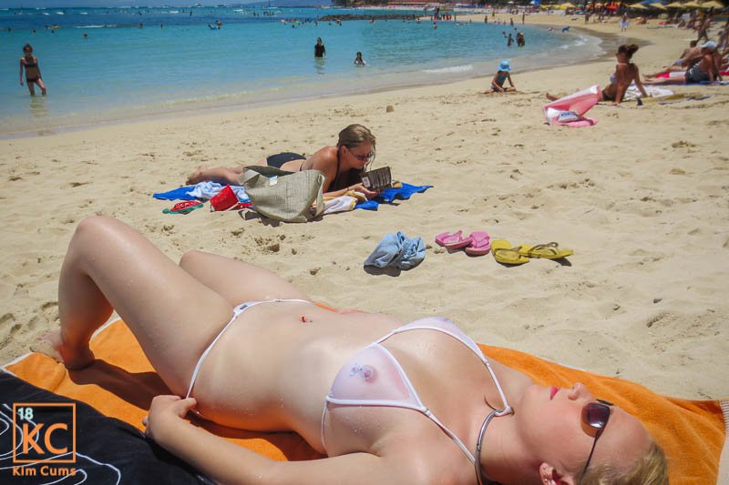 كيم Cums: WW Sheer Bikini في هاواي