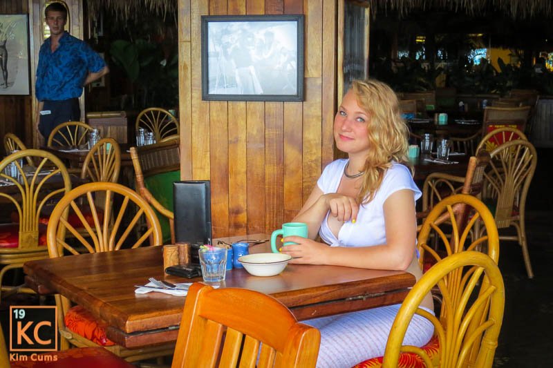 Kim Cums: Waikiki Shanti pantalón blanco