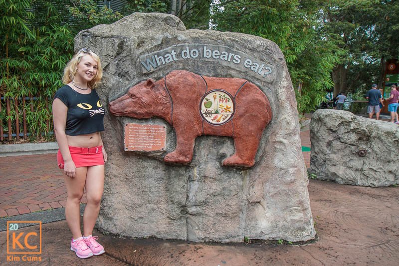 Kim Cums: una gita allo zoo