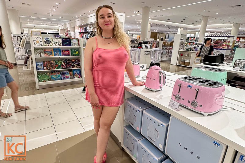 キム・カムズ: ピンクのヤリマン - ショッピング