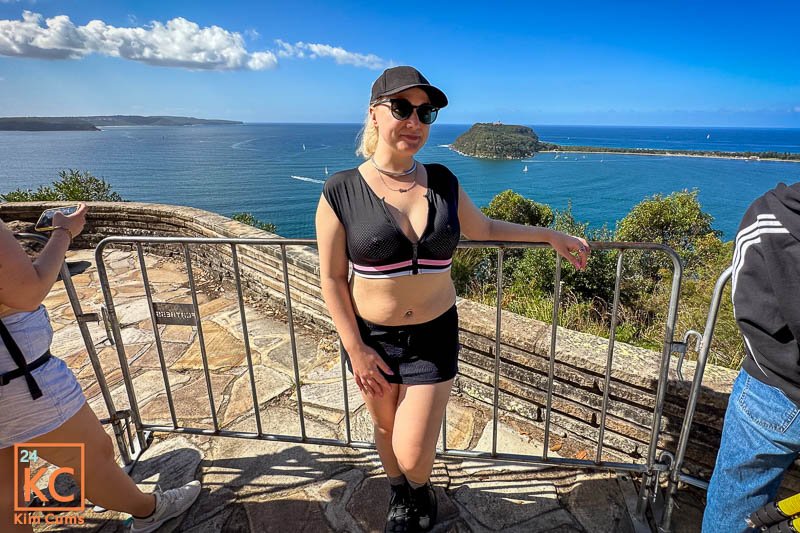 Kim Cums: escursione sportiva in topless